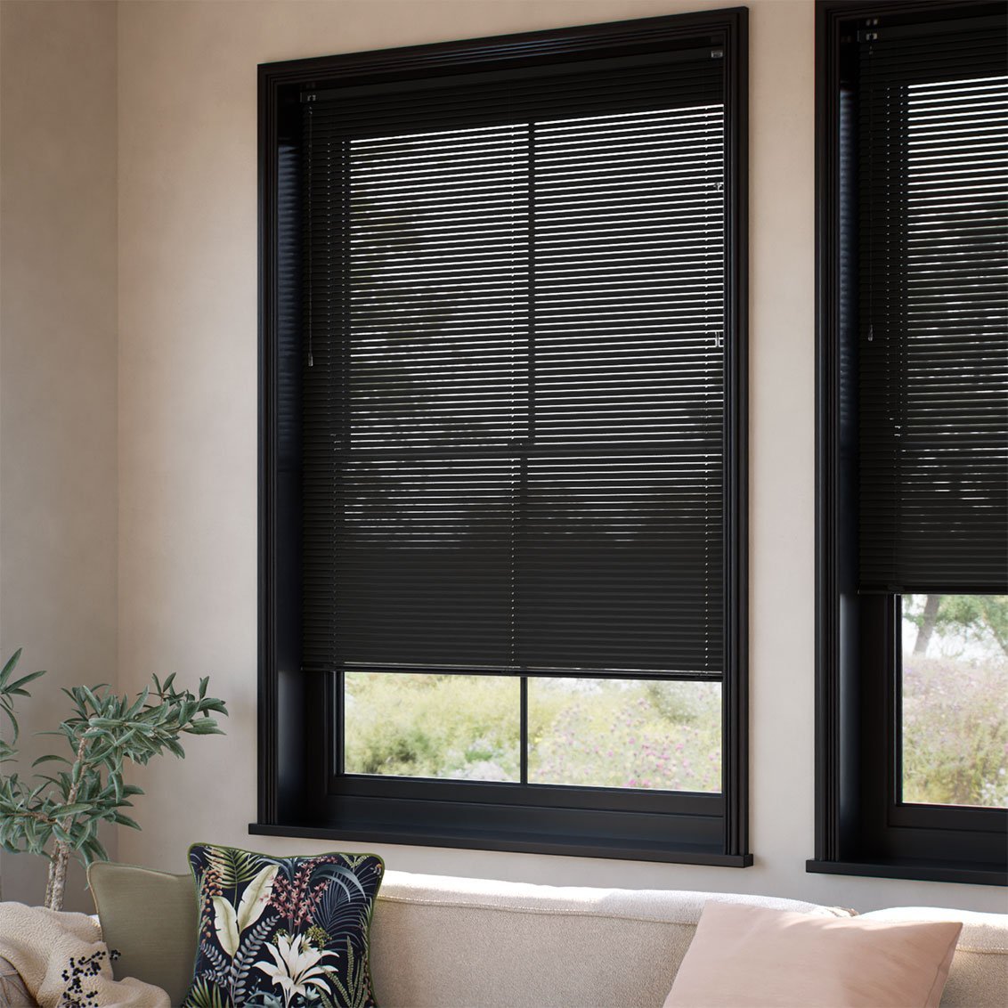 Oscar Matte Charcoal L-Shaped Venetian Blind - Image 3